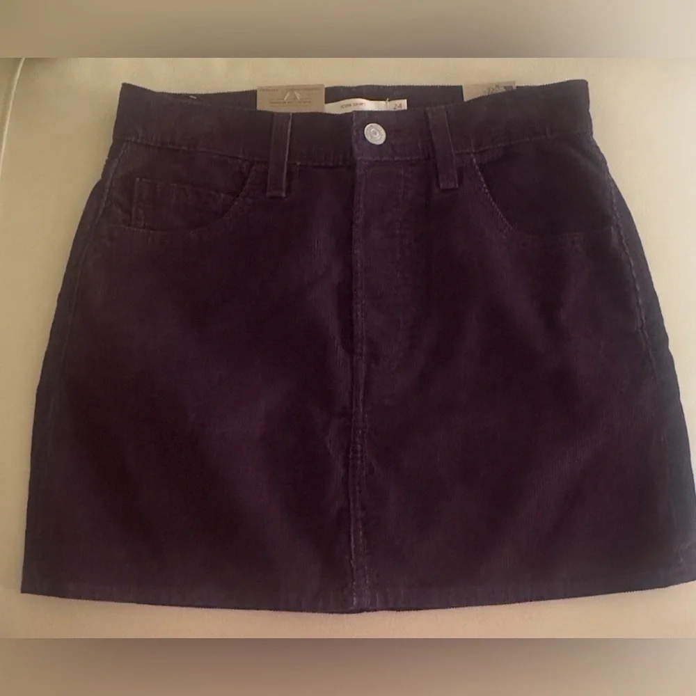 Levi’s Plum Color Mid Rise Corduroy Icon Skirt - Size 24 - NWT - Picture 4 of 7